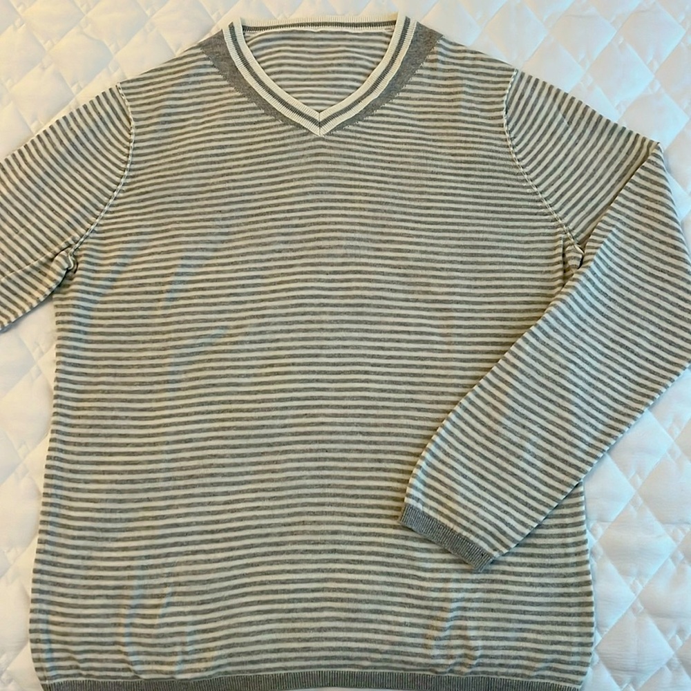 Cashmere V-neck pullover